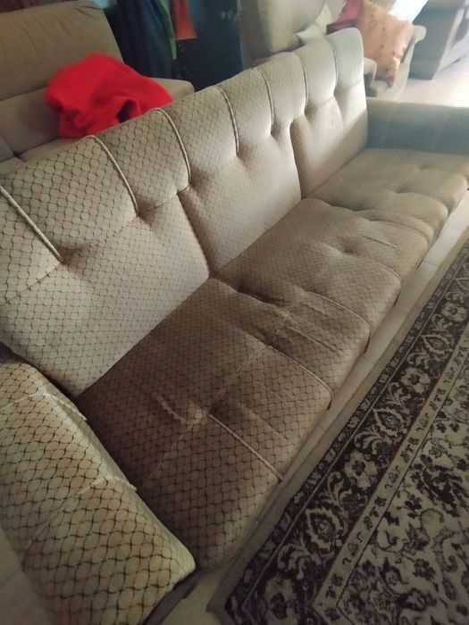 Conjunto de três sofás,o grande com cama udados mas em muito bom estado, foram estofados de novo