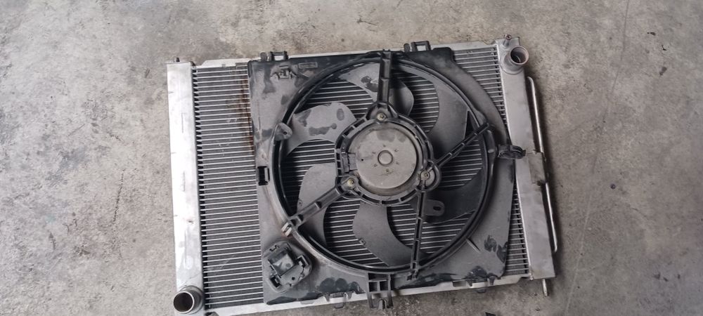 Radiador renault 1500 dci em bom estado. Bom preço.