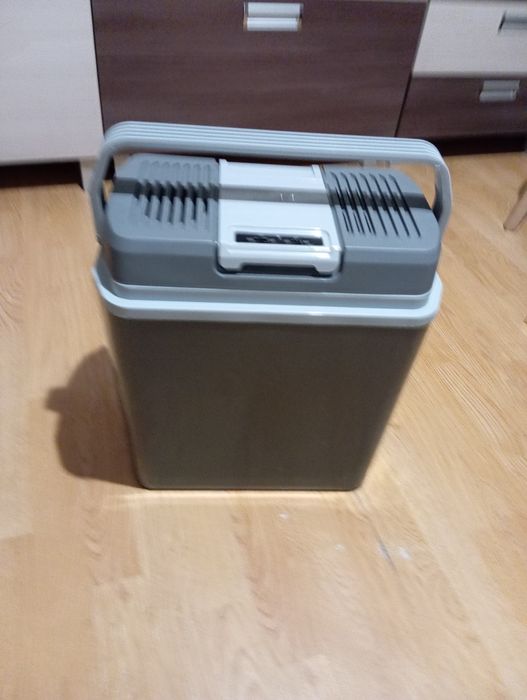 Lodówka turystyczna 24 l funkcja grzania