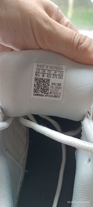 Buty i ubrania dla nastolatka lub dla mężczyzny