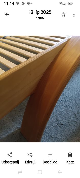 Łóżko drewniane z materacem