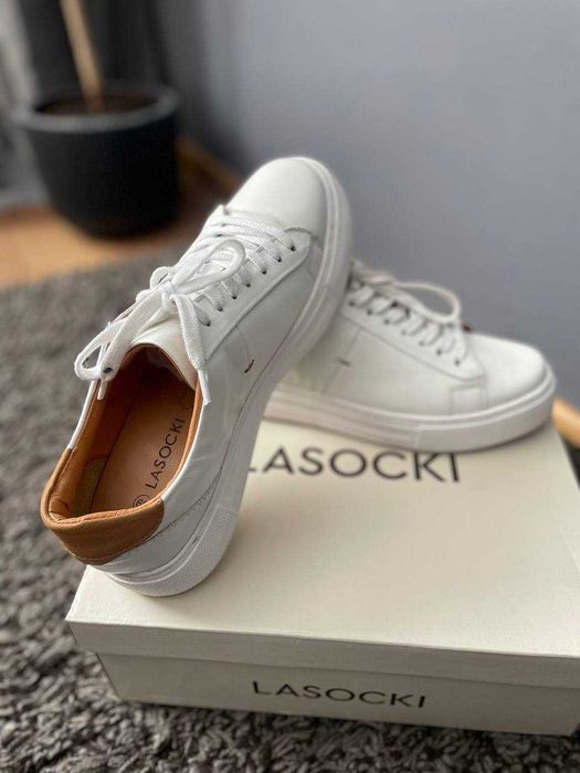 Женские белые кожаные кеды