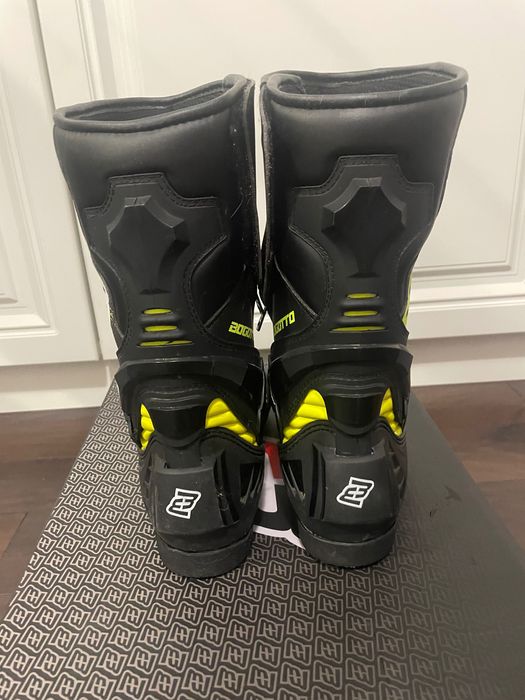 Мотоботи трекові Bogotto