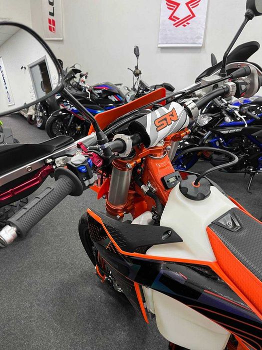 Мотоцикл STN V8 Motard