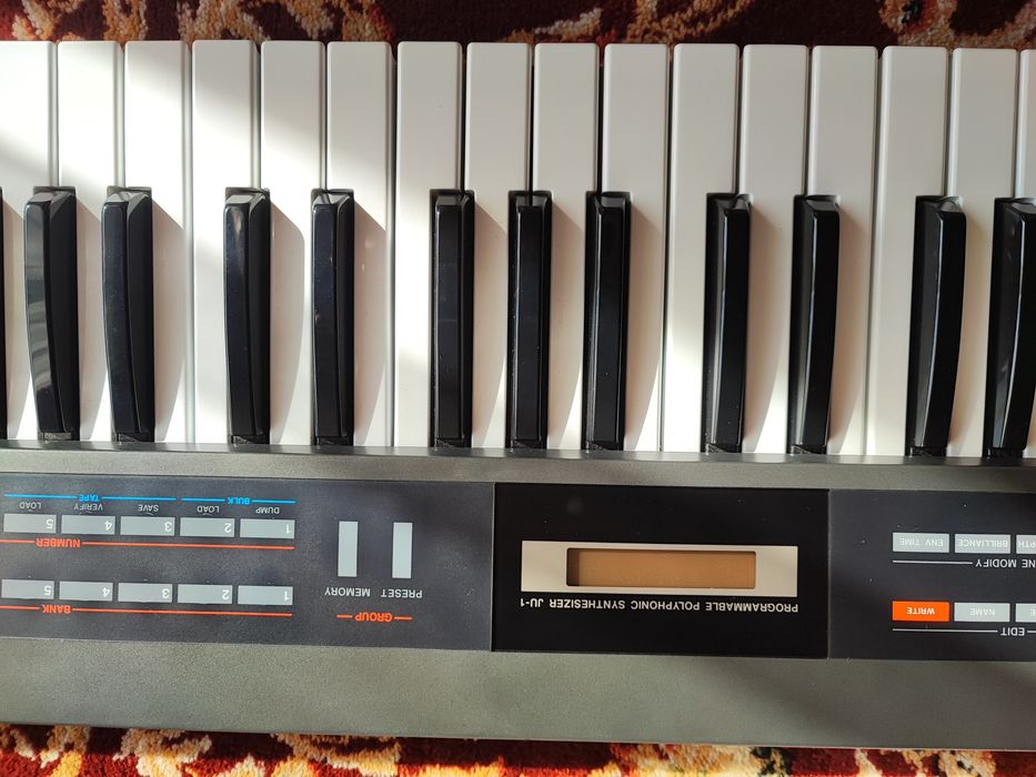 Roland Alpha Juno 1