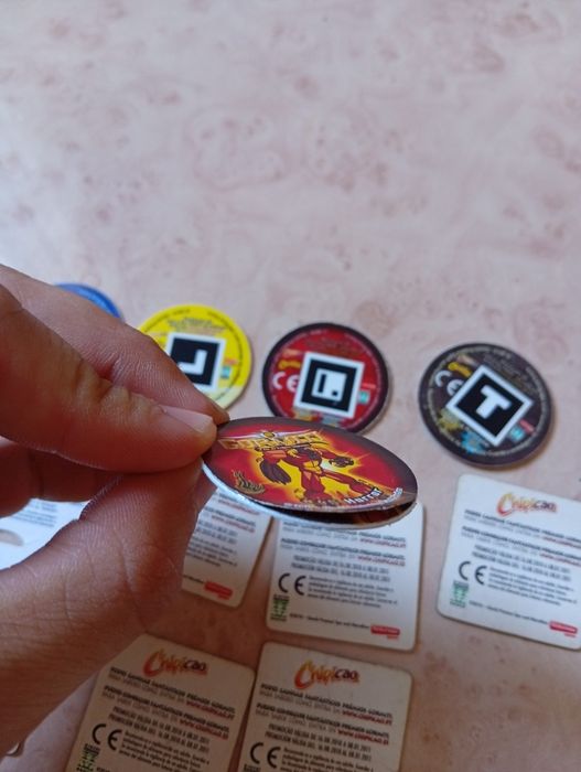 Tazos Gormiti com autocolante