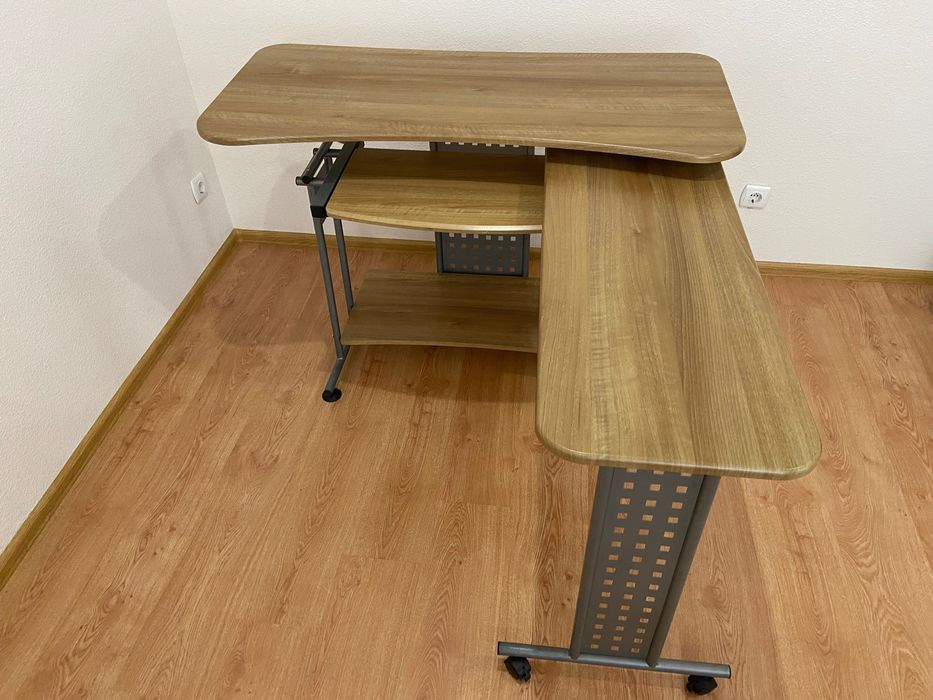 Продам 2 письмові столи