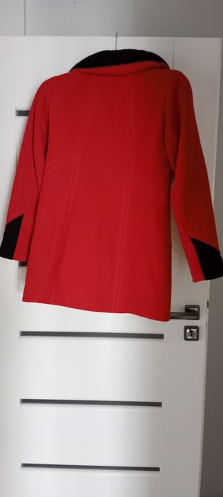 Płaszczyk w bardzo dobrym stanie.