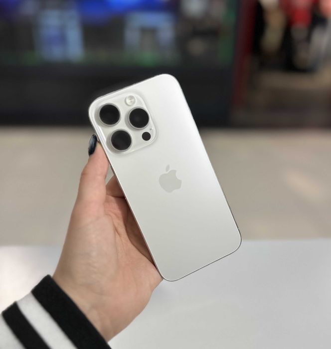 Biały iPhone 15 Pro 128GB/100% kondycji baterii/bardzo dobry stan/24 miesiące gwarancji/WOLA PARK