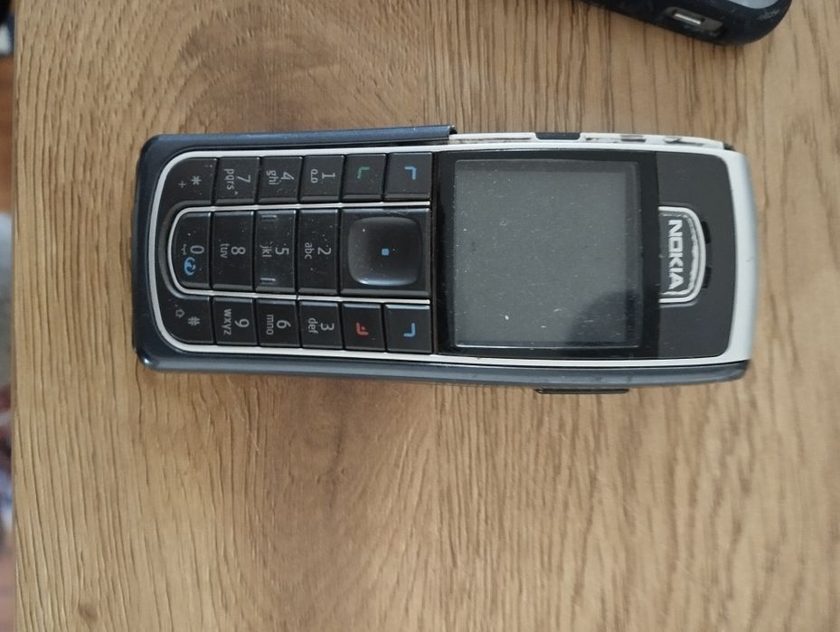 Seis telemóveis antigos