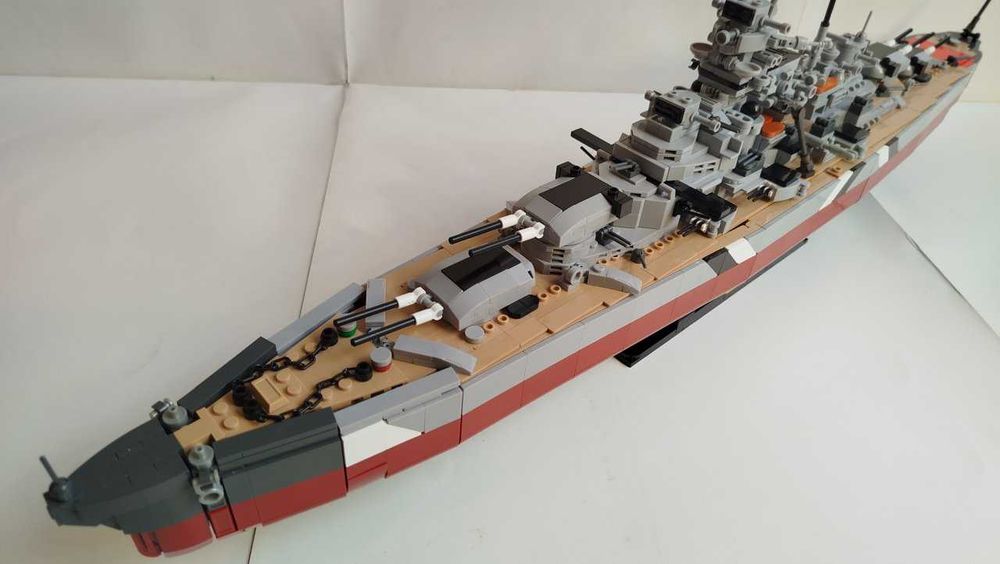 Sluban M38-B1102 Pancernik Bismarck / Tirpitz, 1849 elementów, skala 1:350 + gratis