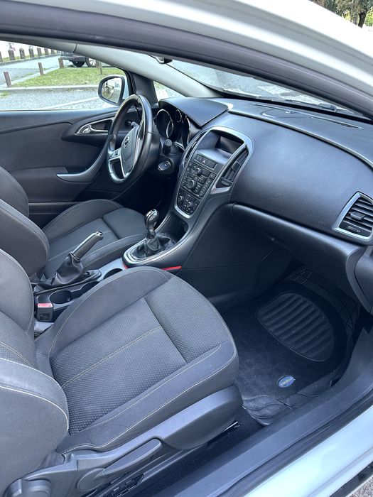 Opel Astra GTC J 2.0 CDTI 165cv
