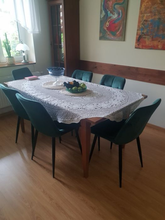 Meble do salonu, komoda, stół, krzesła i 2x witryna