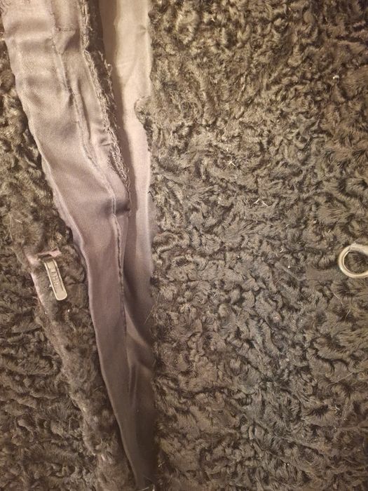 Krótki płaszcz z karakułów