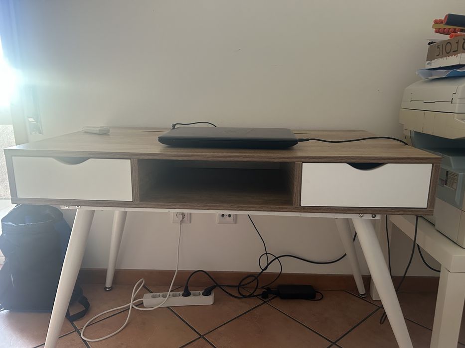 Secretaria como nova