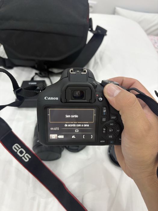 Canon EOS 2000D + 18-55mm — Como Nova
