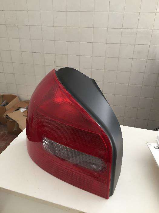 Farolim traseiro esquerdo Audi A3 (96-00) NOVO