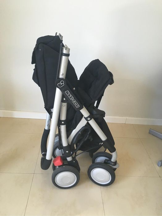 Carrinho Bebé Maxicosi com proteção para o frio