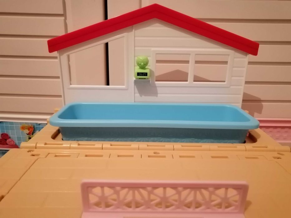 Dwupoziomowy domek dla lalek Barbie