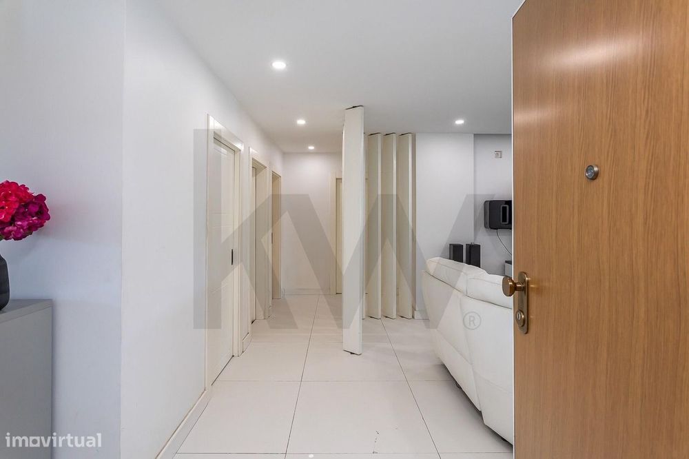 Apartamento T4 |  Parque dos Poetas l Terraço  com 50m2 e Box com  2 l