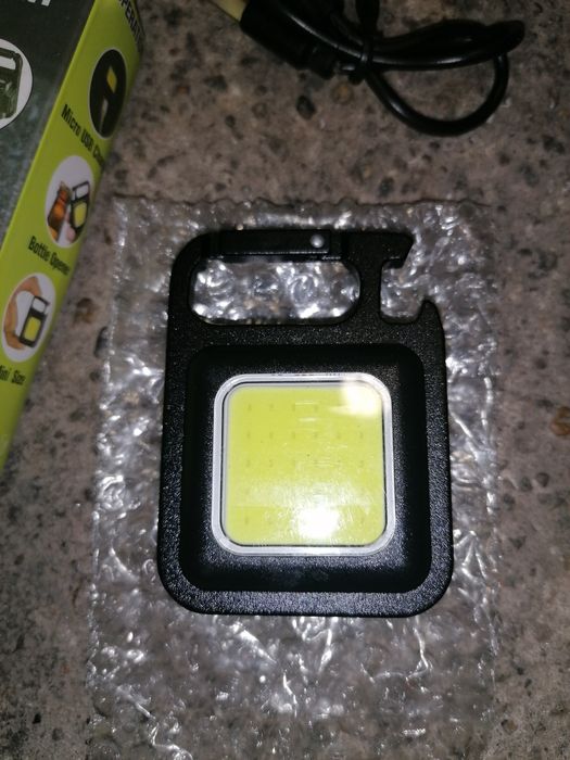 Lanterna pequena recarregável