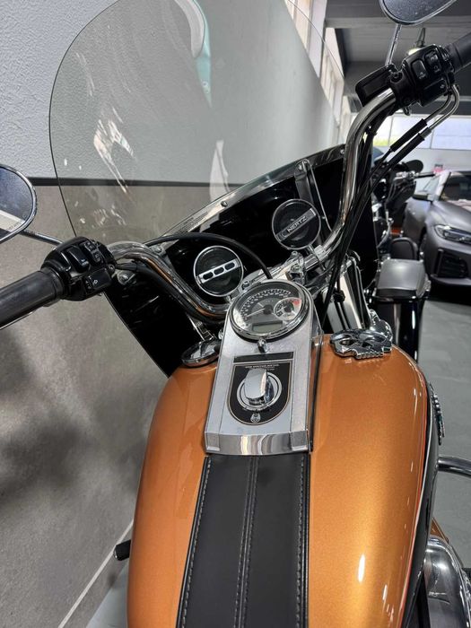 Harley-Davidson Heritage Softail Classic – Edição 105º Aniversário (Série Numerada)