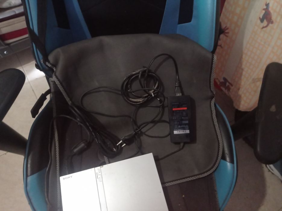 Ps2  com cabos usada mas em bom estado