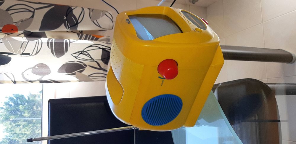 TV 12v - 230v + Rádio.