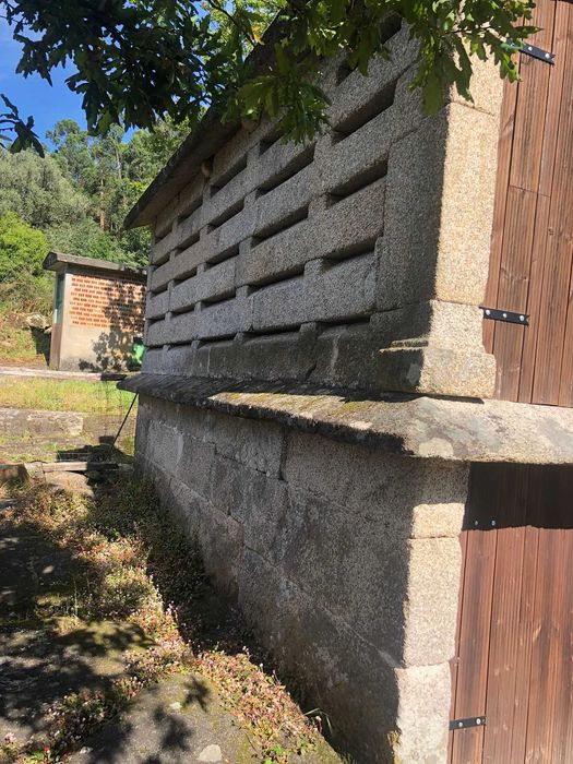 Espigueiro para venda em Britelo, Ponte da Barca