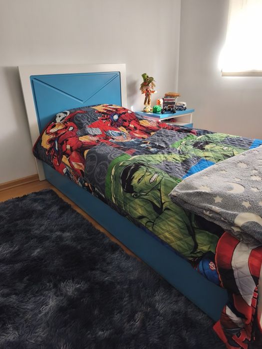 Cama de criança lacada em branco e azul
