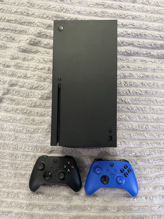 Продам xbox series x з 2 геймпадами