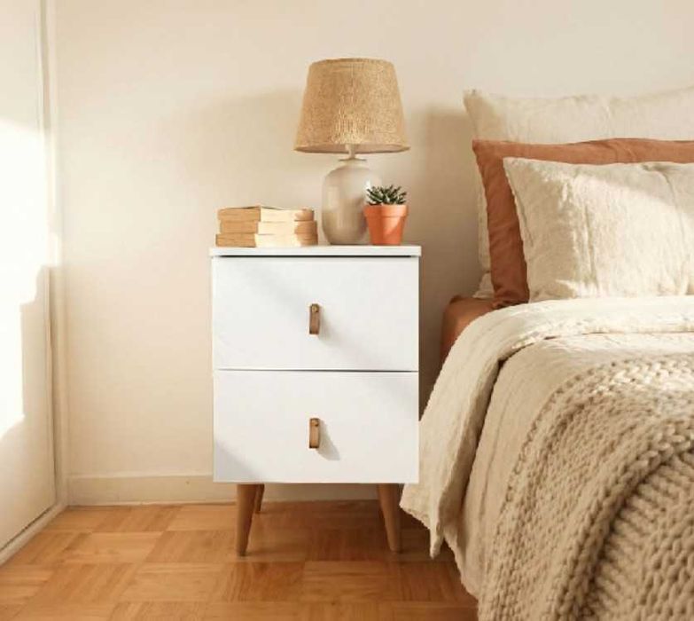 2 Mesas de cabeceira com 2 gavetas