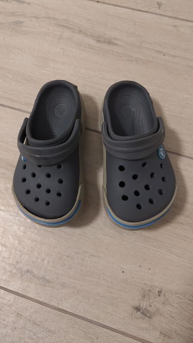 Crocs 8 c 9 używane chłopięce