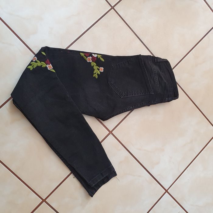 Jeansy Zara haftowane kwiaty czarne skinny