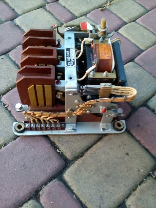 Контактор км2311--9--м4.  АД -3/15