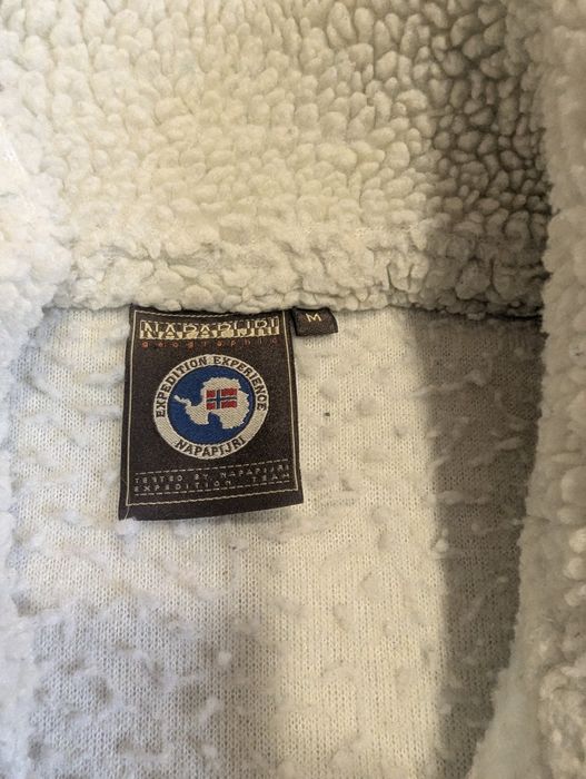 Тоді фліска napapijri
