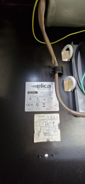 Витяжка Elica наклонна