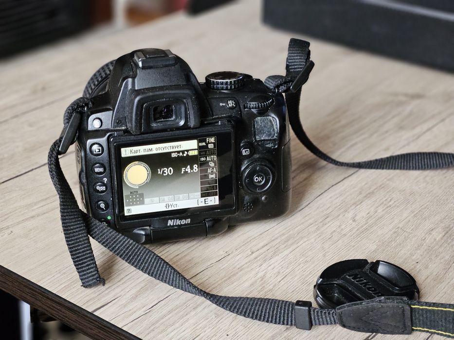 Nikon D5000 + 18-55. Отличный фотоаппарат