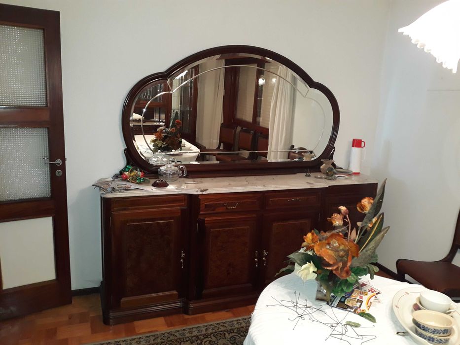 Sala de Jantar - Móvel + Aparador + 8 cadeiras + mesa extensível