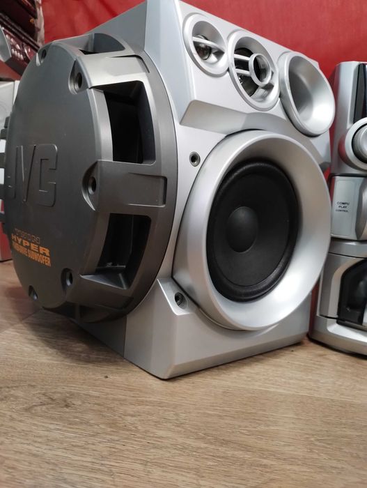 Дуже потужний муз центр JVC 700 Вт ( Блютуз - AUX ) Сбоку сабвуфери