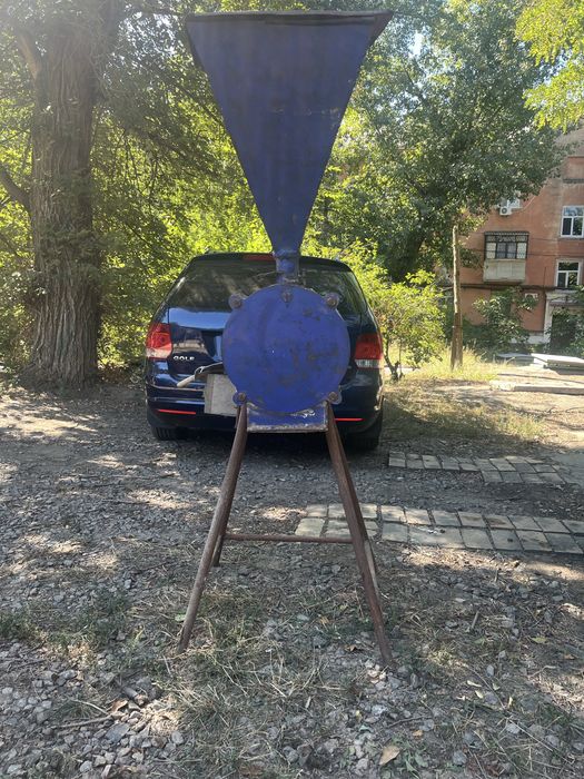 Зернодробилка рабочая в отличном состояние