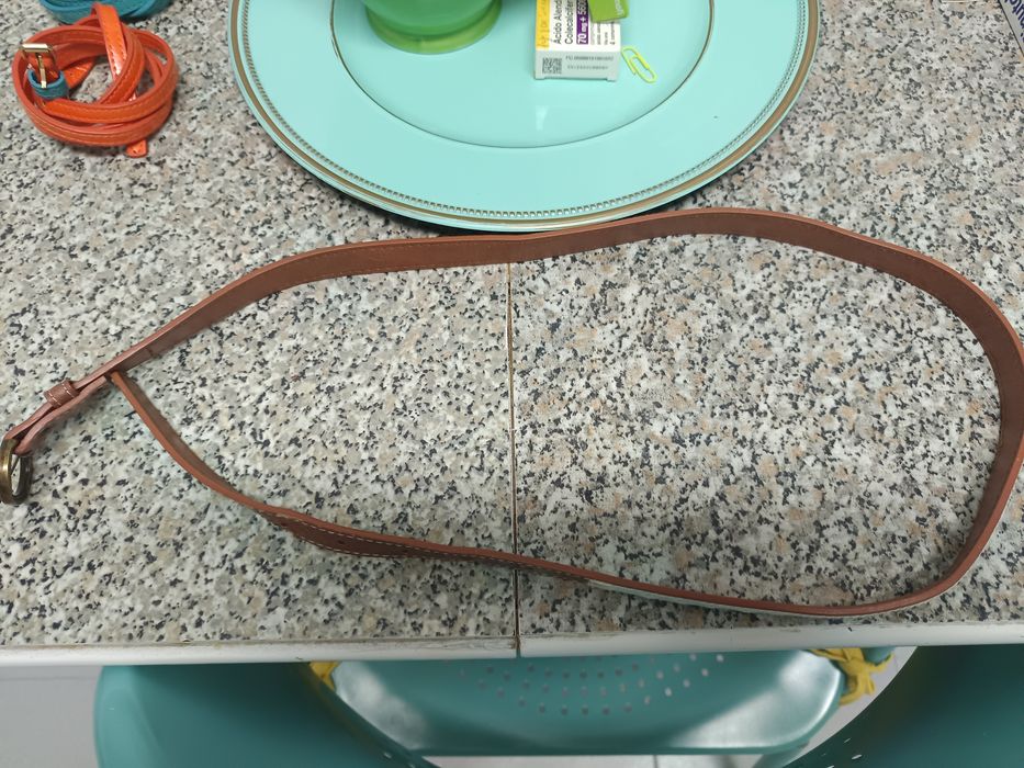Vendo cintos castanhos para mulher bom estado