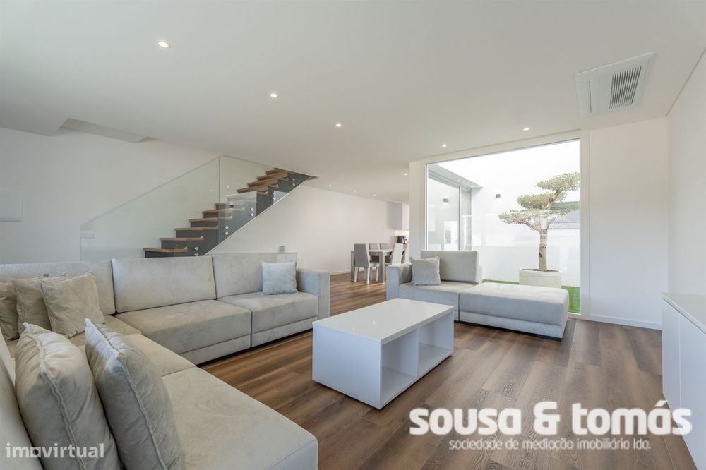Moradia Geminada T3+1 Venda em Milagres,Leiria