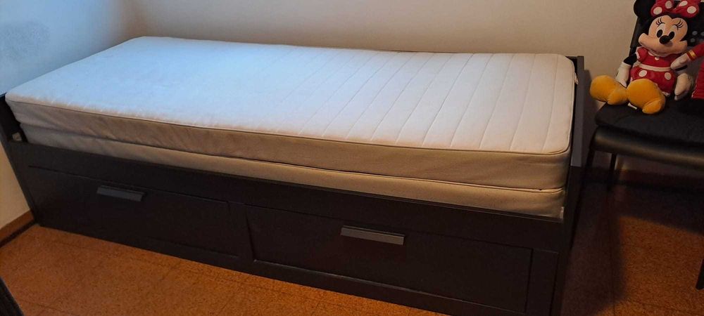 Cama modelo BRIMNES