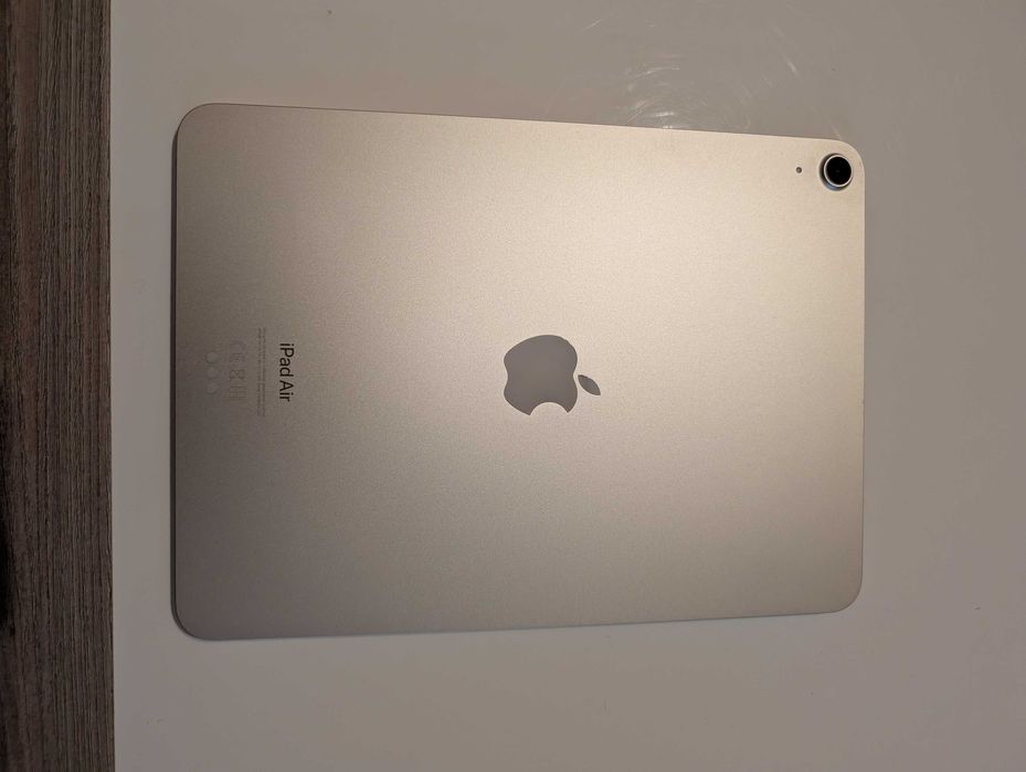 iPad Air 10.9" 5 gen. 64 GB + etui, klawiatura i apple pencil 2gen