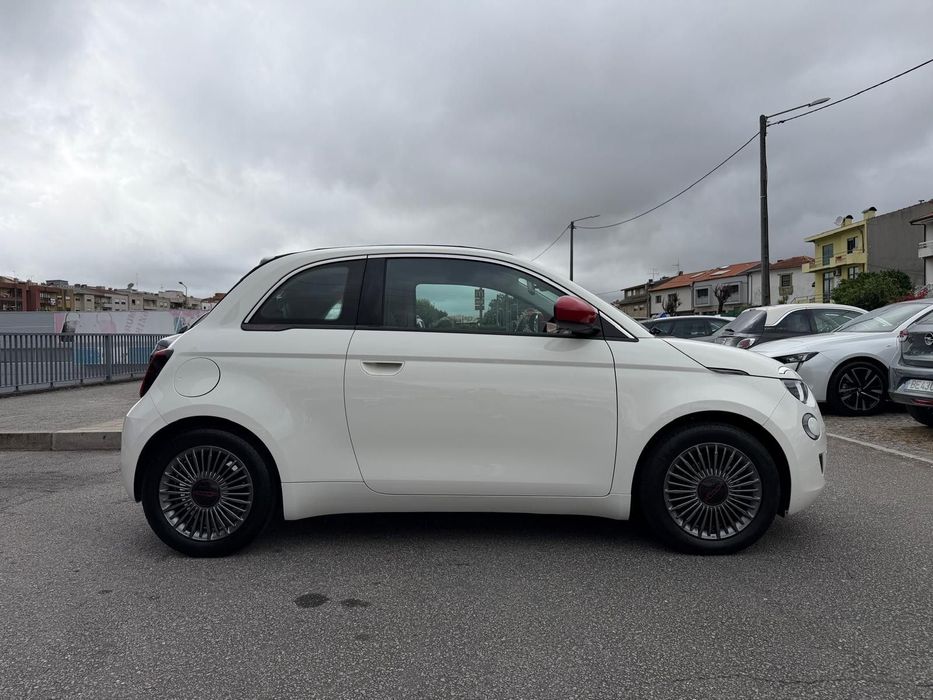 Fiat 500e C (RED) 2.0472452497965076484