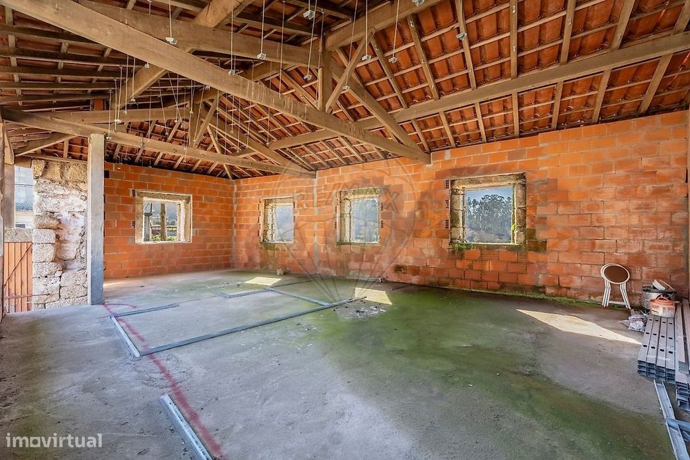 Moradia para Recuperar – Excelente Potencial | Vendida no Estado Atual