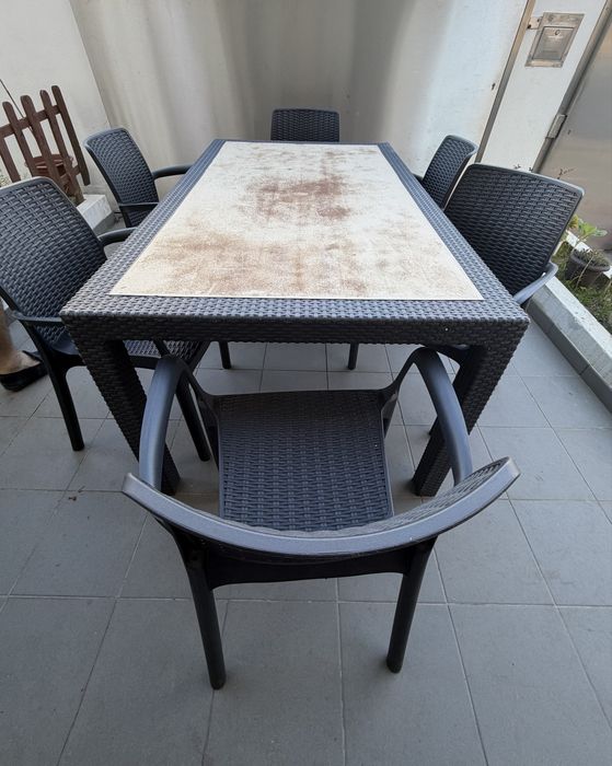 Mesa e 6 cadeiras de exterior