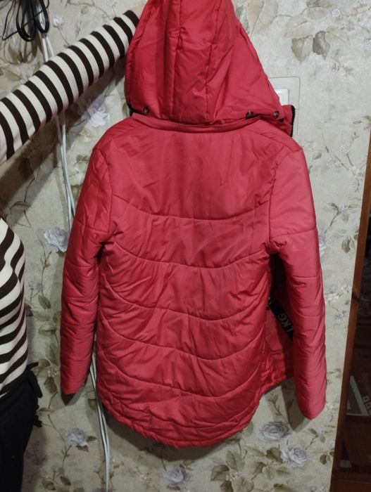 Продам жіночу осінню куртку