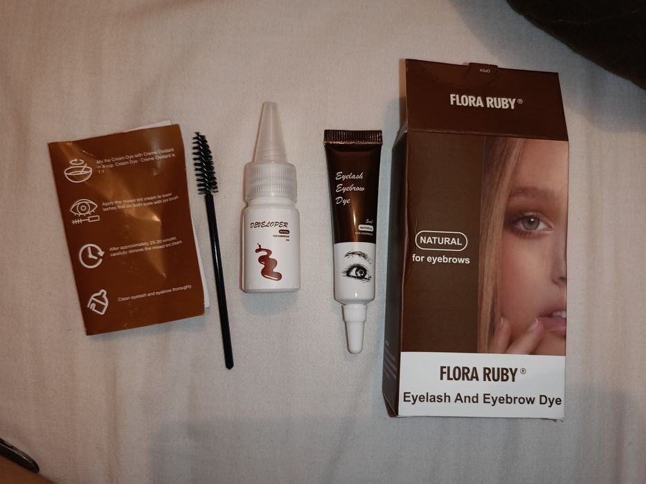 Coloração de pestanas e sobrancelhas